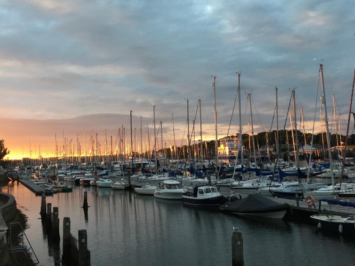 No 64 Bed And Breakfast Lymington Exteriér fotografie
